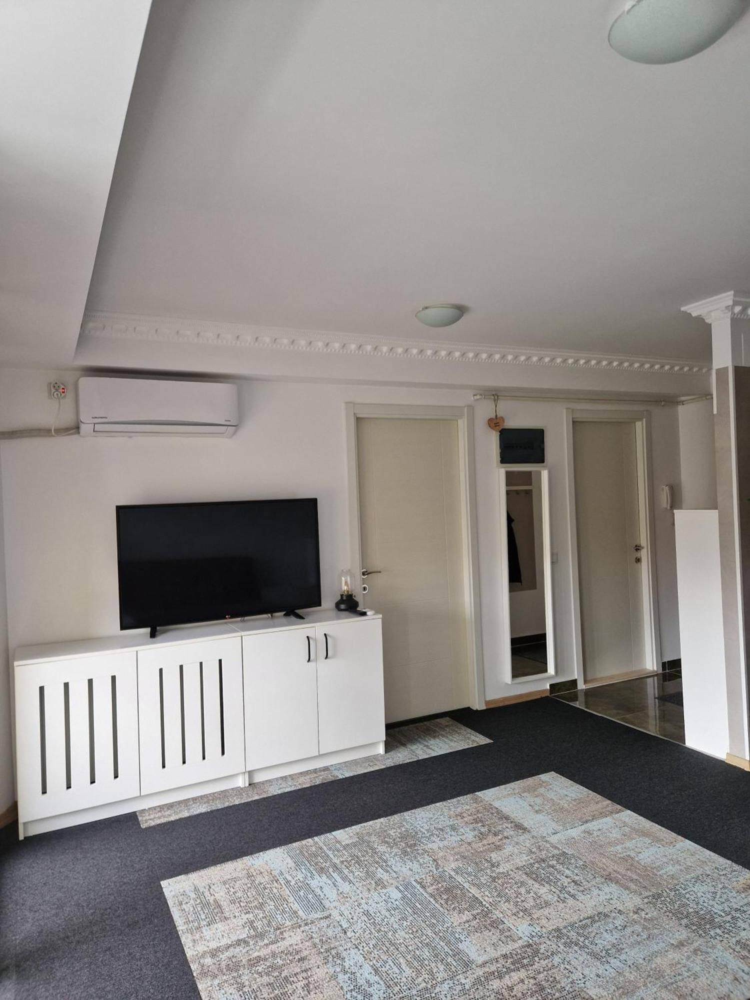 Apartament In Отопени Экстерьер фото